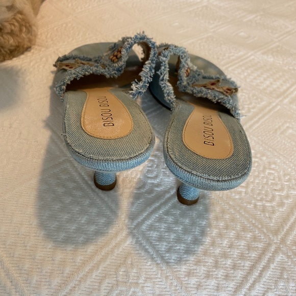 Frayed blue denim sandals - Picture 9 of 10